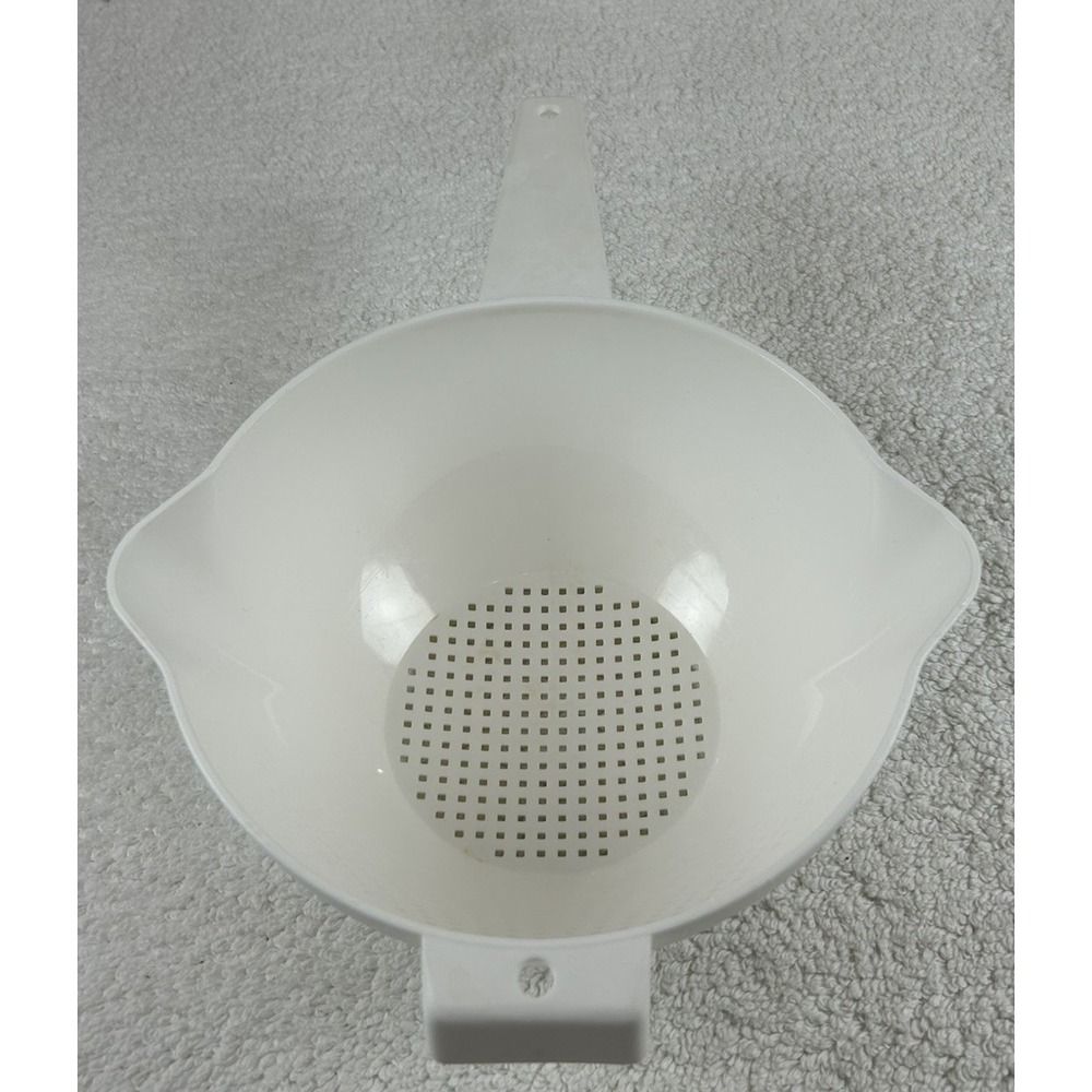 Vintage Tupperware Large 2 Qt White Strainer Colander Handle Spouts 1523-7 EUC